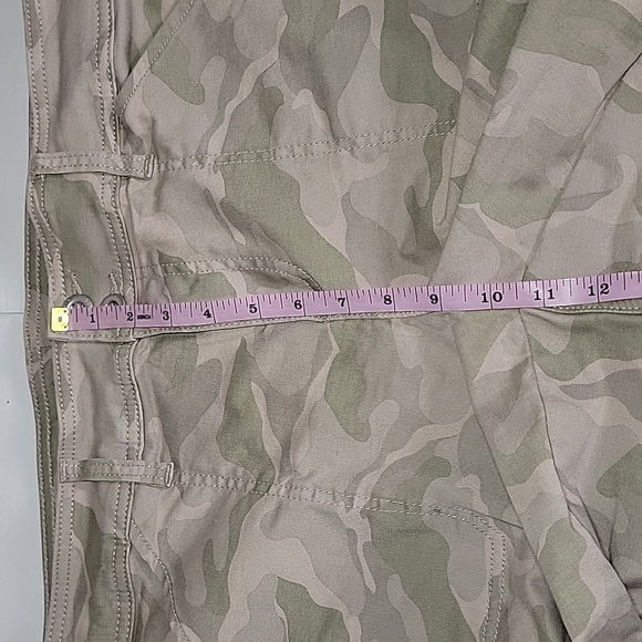 Torrid Feel The Fit Ankle Camo Pants/ Size 18. - Picture 9 of 12
